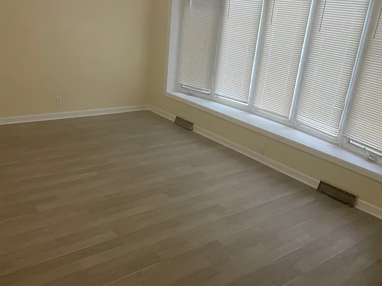 9625 Newton Dr — Photo 7