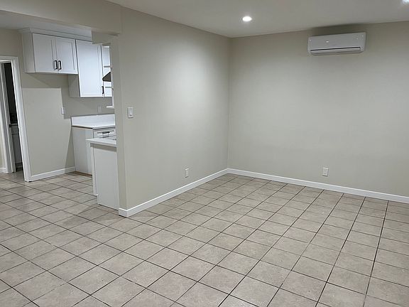 2nd image of 1028 N Chestnut Ave #1