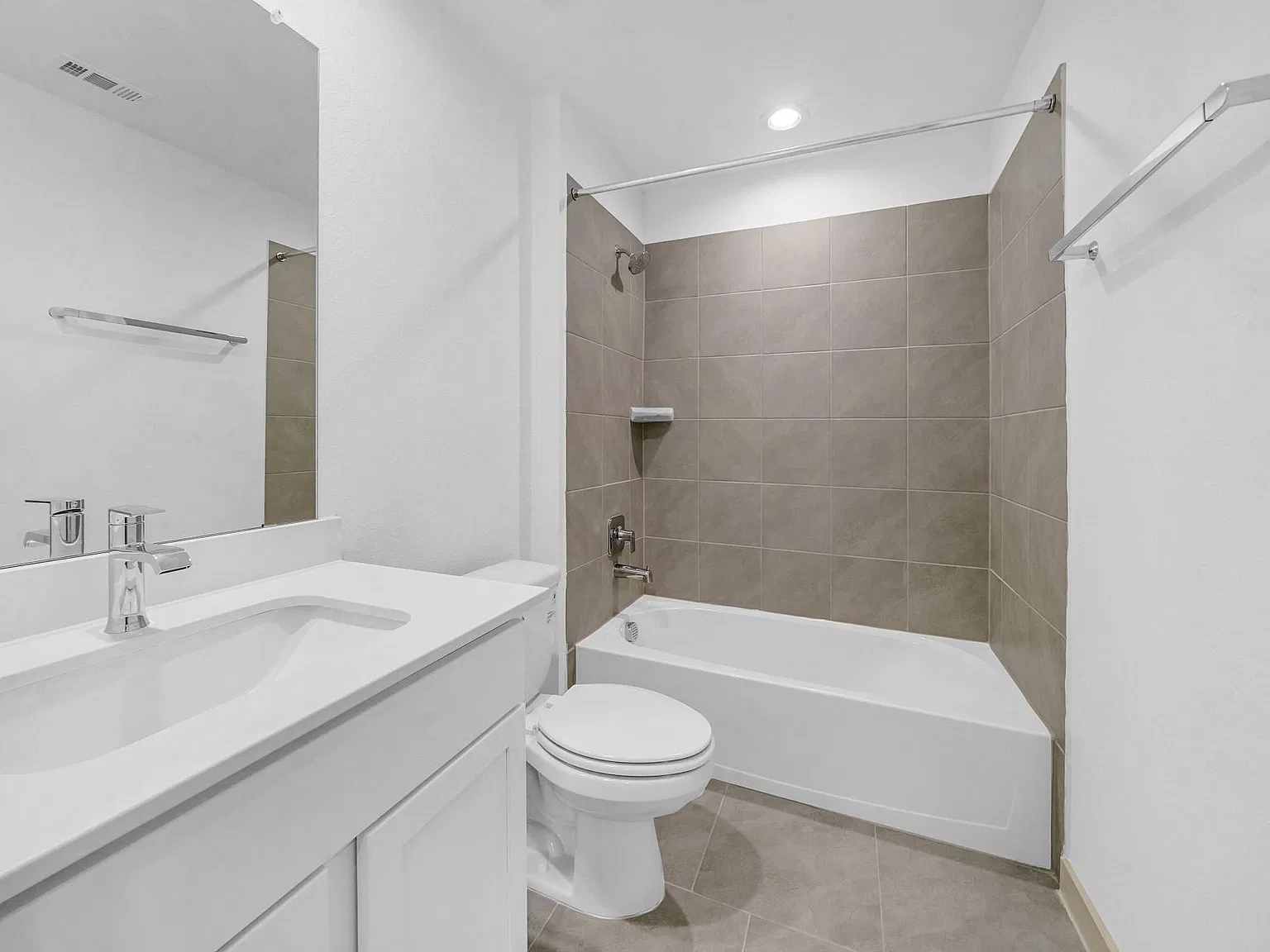 4 bed, 3.5 bath, 3592 sqft, $4,200 — Photo 3