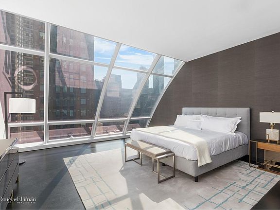 5th image of 157 W 57th St APT 32C