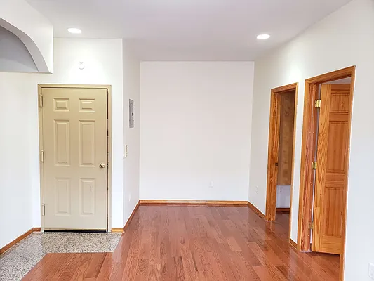 Rented by Astoria Realty | media 11