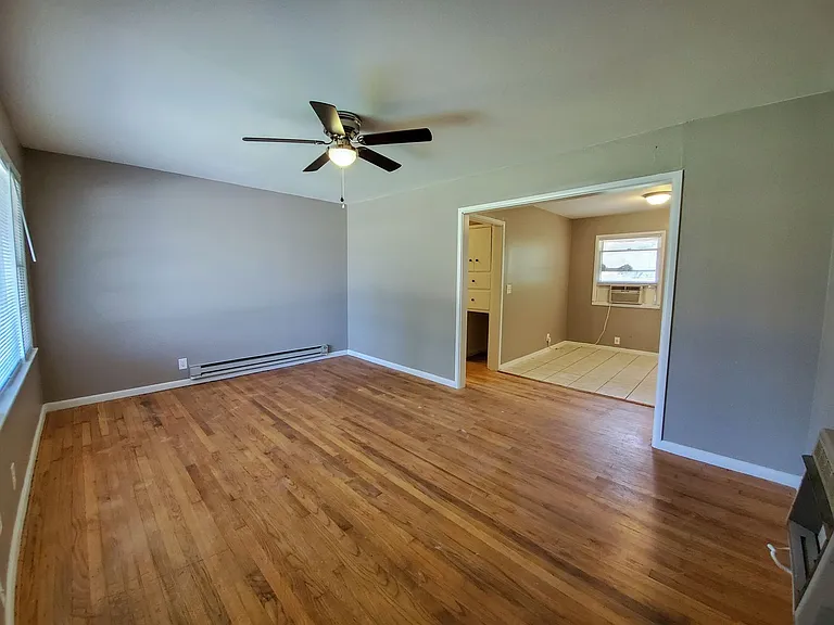 519 E Anna St — Photo 2