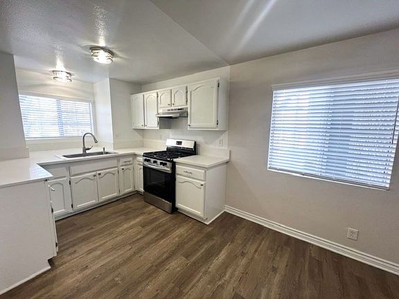3rd image of 10636 Victory Blvd APT 101