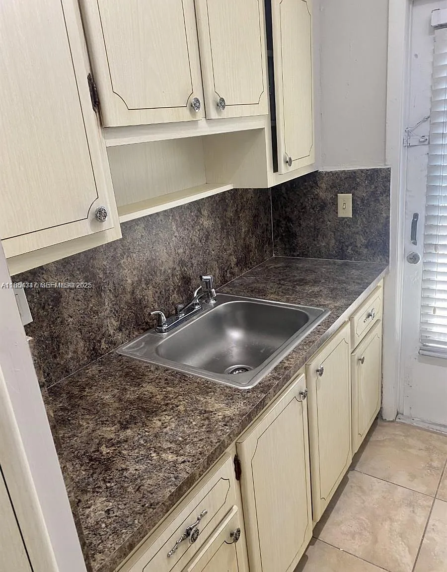 Studio, 420 sqft, $1,650 — Photo 2