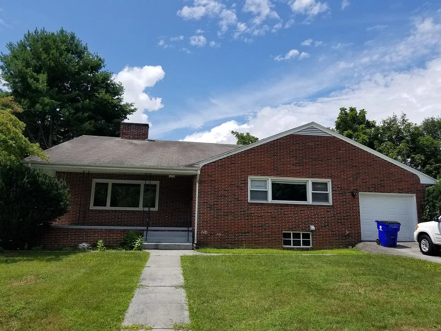 Spacious Home in Downtown Blacksburg — Photo 1