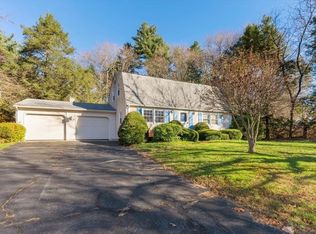 18 Circle Dr, Wilbraham, MA 01095