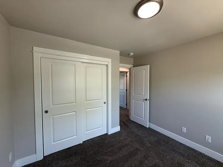 240 NE College Ave — Photo 13
