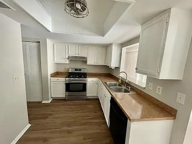 2 bed, 2.0 bath, 1404 sqft, $1,895 — Photo 4