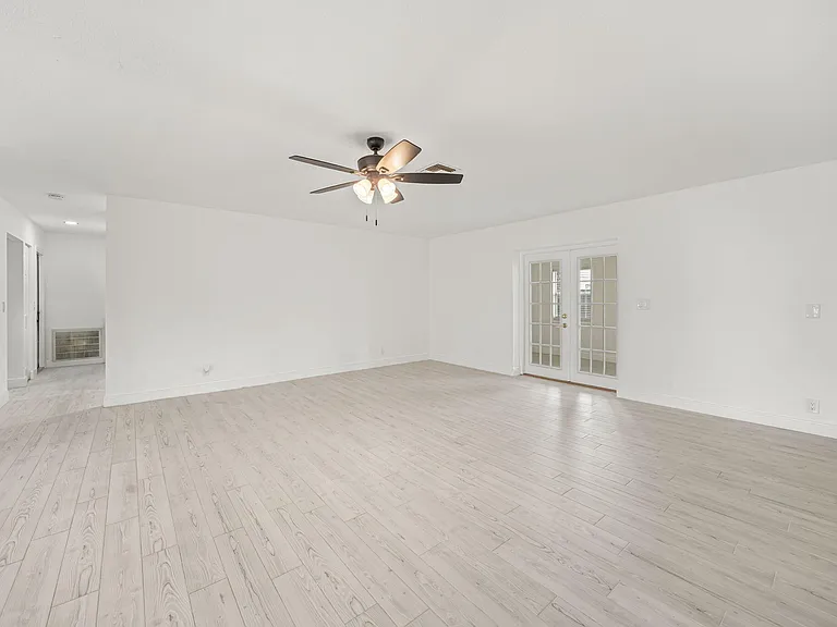908 Hibiscus Dr — Photo 24
