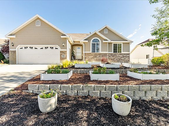 3rd image of 5948 W River Rock Pl