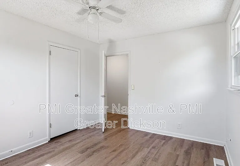 704 McPherson Dr — Photo 17
