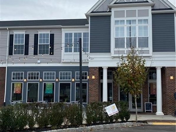 1439 Hastings Cres S