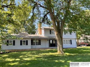 1016 Meadow Rd, Omaha, NE 68154