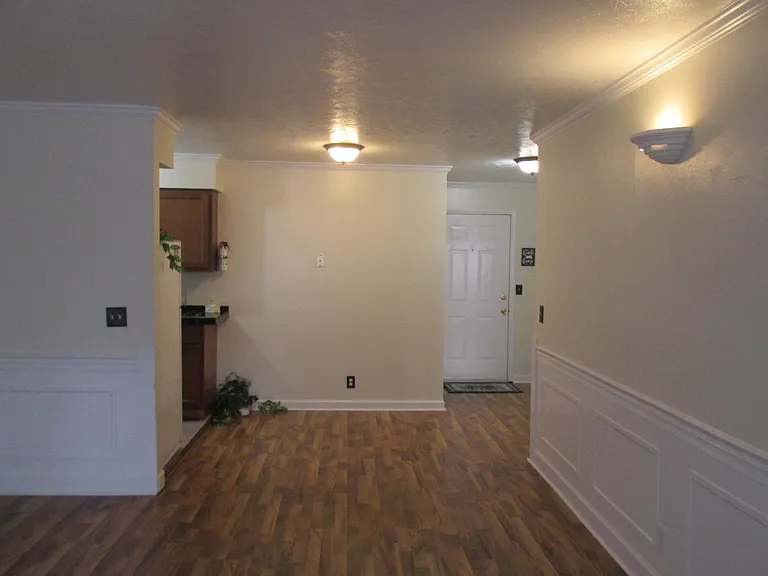2008 NW Radial Hwy — Photo 6