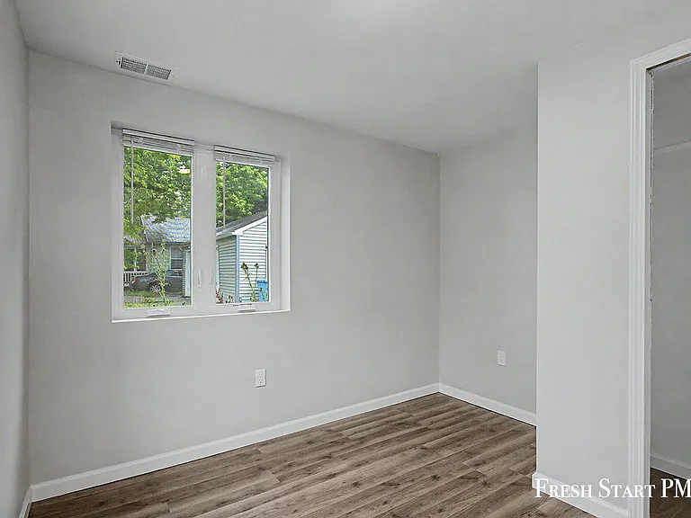 1266 Clark St — Photo 12