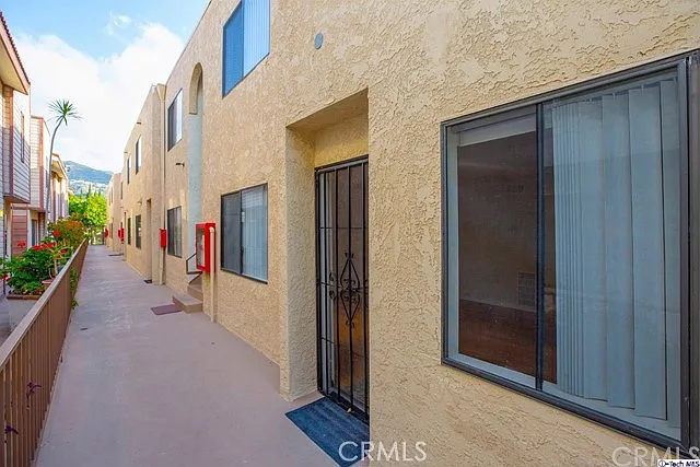 2 bed, 2.0 bath, 950 sqft, $2,950 — Photo 3