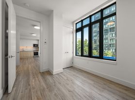 584 4th Ave
