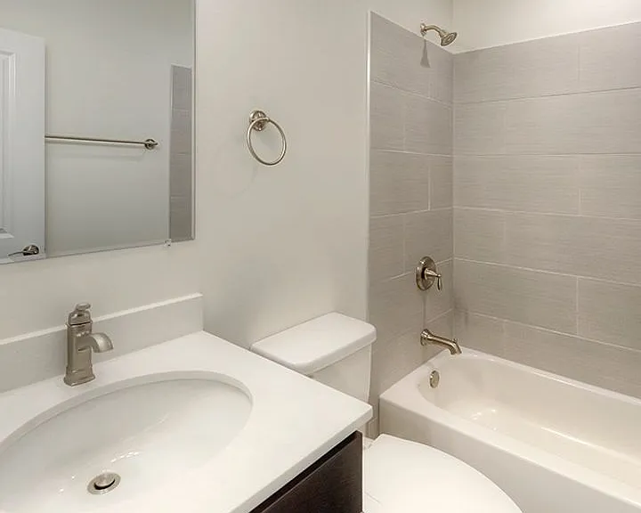 1532 W Chicago Ave — Photo 7