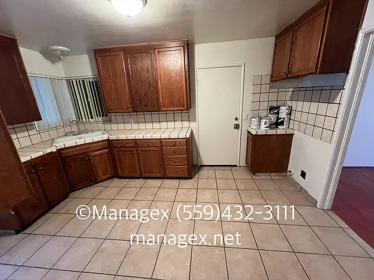 2836 N Cedar Ave — Photo 6