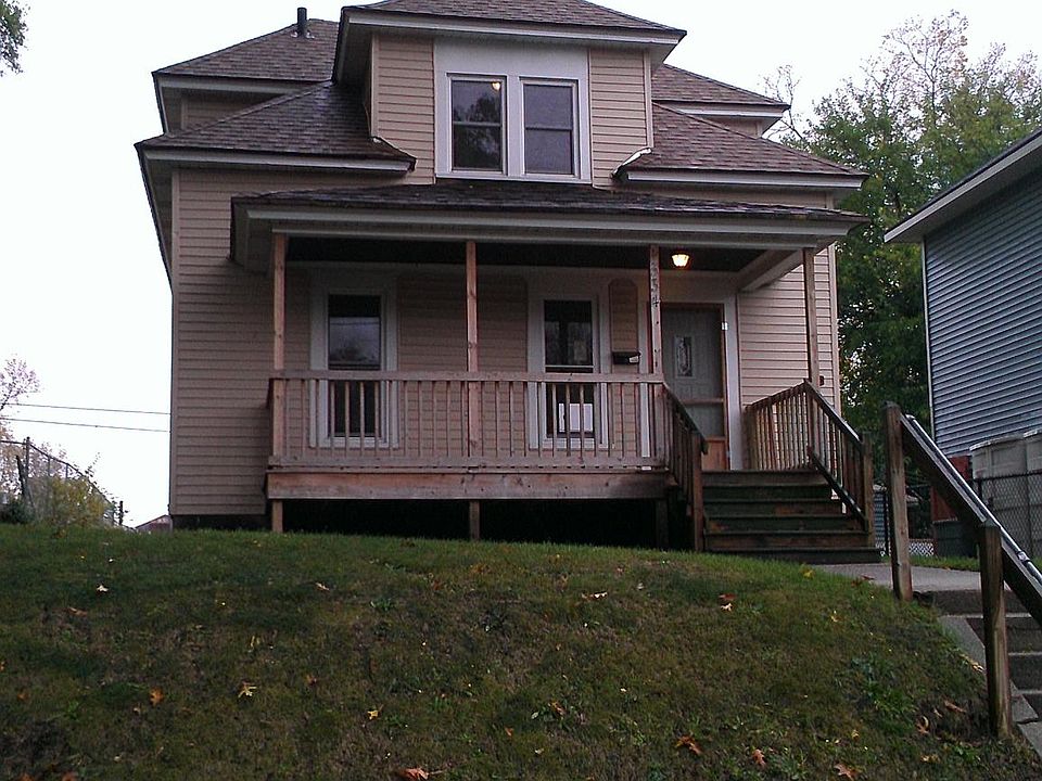 1st image of 534 Woodlawn St SE