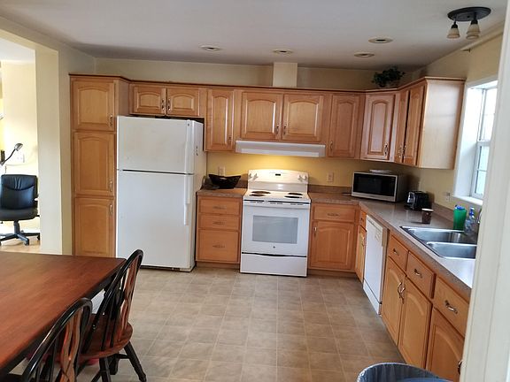 4th image of 140 Pine Lake Estates Dr