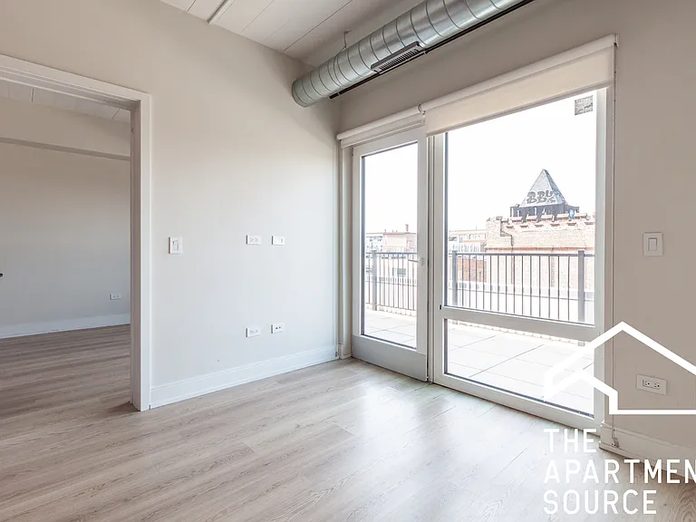 915 W Belmont Ave #2 — Photo 2