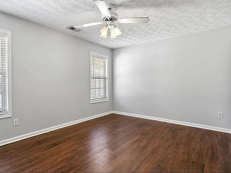 4015 Delamar Dr — Photo 23