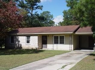6302 Valdese Ct, Fayetteville, NC 28304
