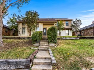 1718 Saint James Dr, Carrollton, TX 75007