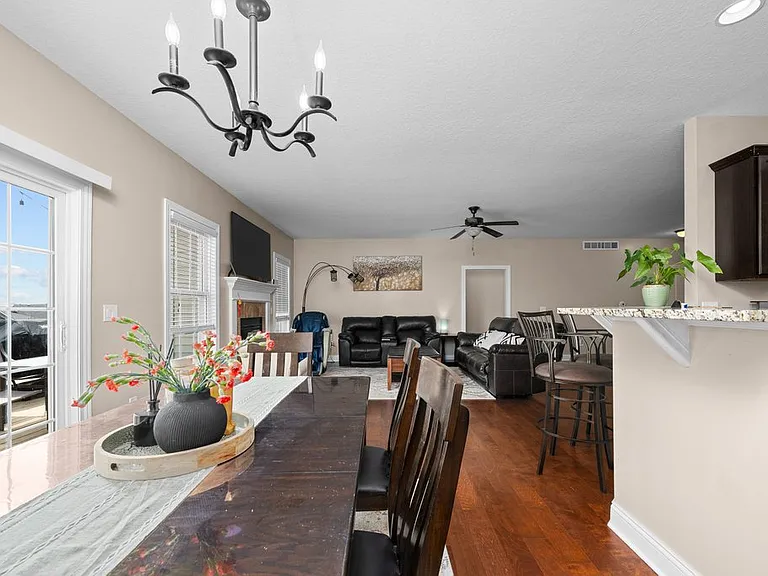 67 Cobblestone Ln — Photo 32