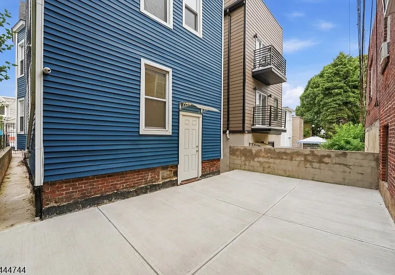 244 Clinton Ave — Photo 10