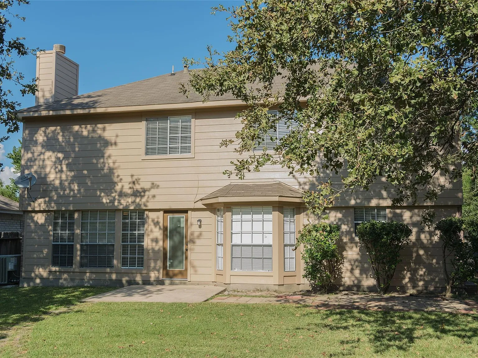 4 bed, 2.5 bath, 2539 sqft, $2,350 — Photo 3
