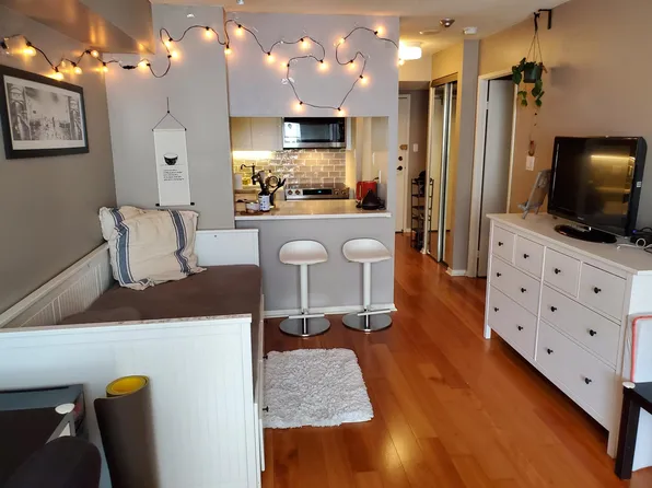 633 Bay St, Toronto, ON