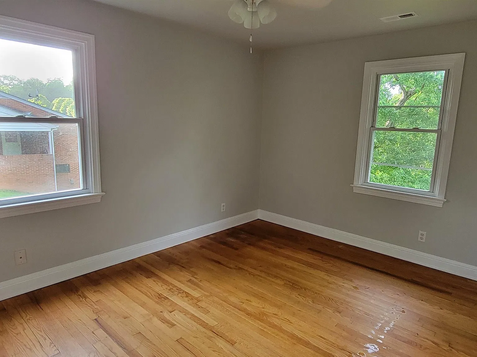 3 bed, 1.0 bath, 1450 sqft, $1,700 — Photo 3
