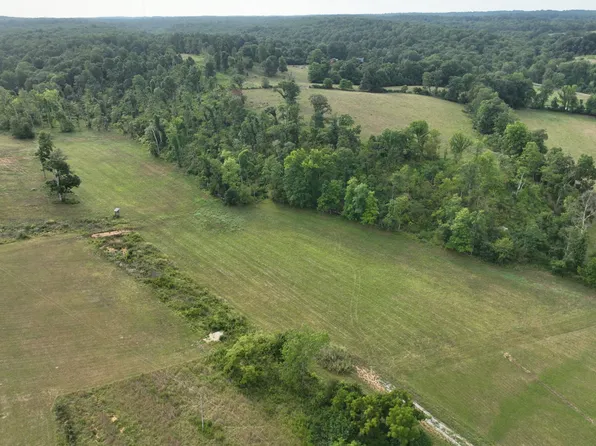 1047 E Piney Rd, Dickson, TN 37055