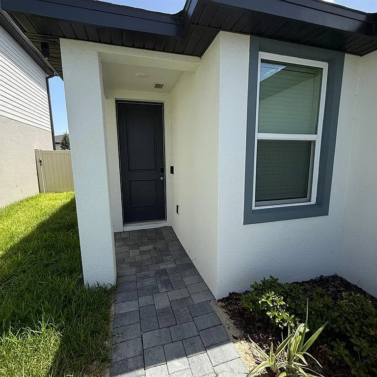 3 bed, 2.0 bath, 1288 sqft, $2,100 — Photo 3