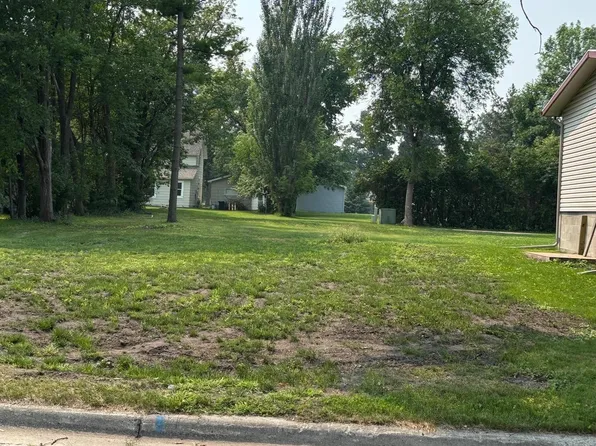 517 Crocker Ave S, Thief River Falls, MN 56701