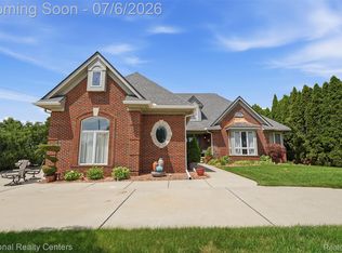 20175 Gill Rd, Livonia, MI 48152