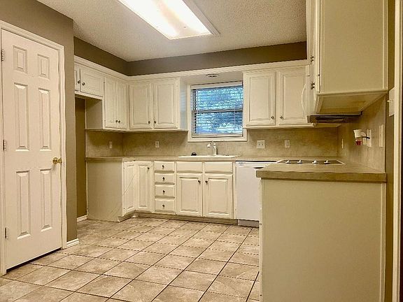 3rd image of 701 Poplar St