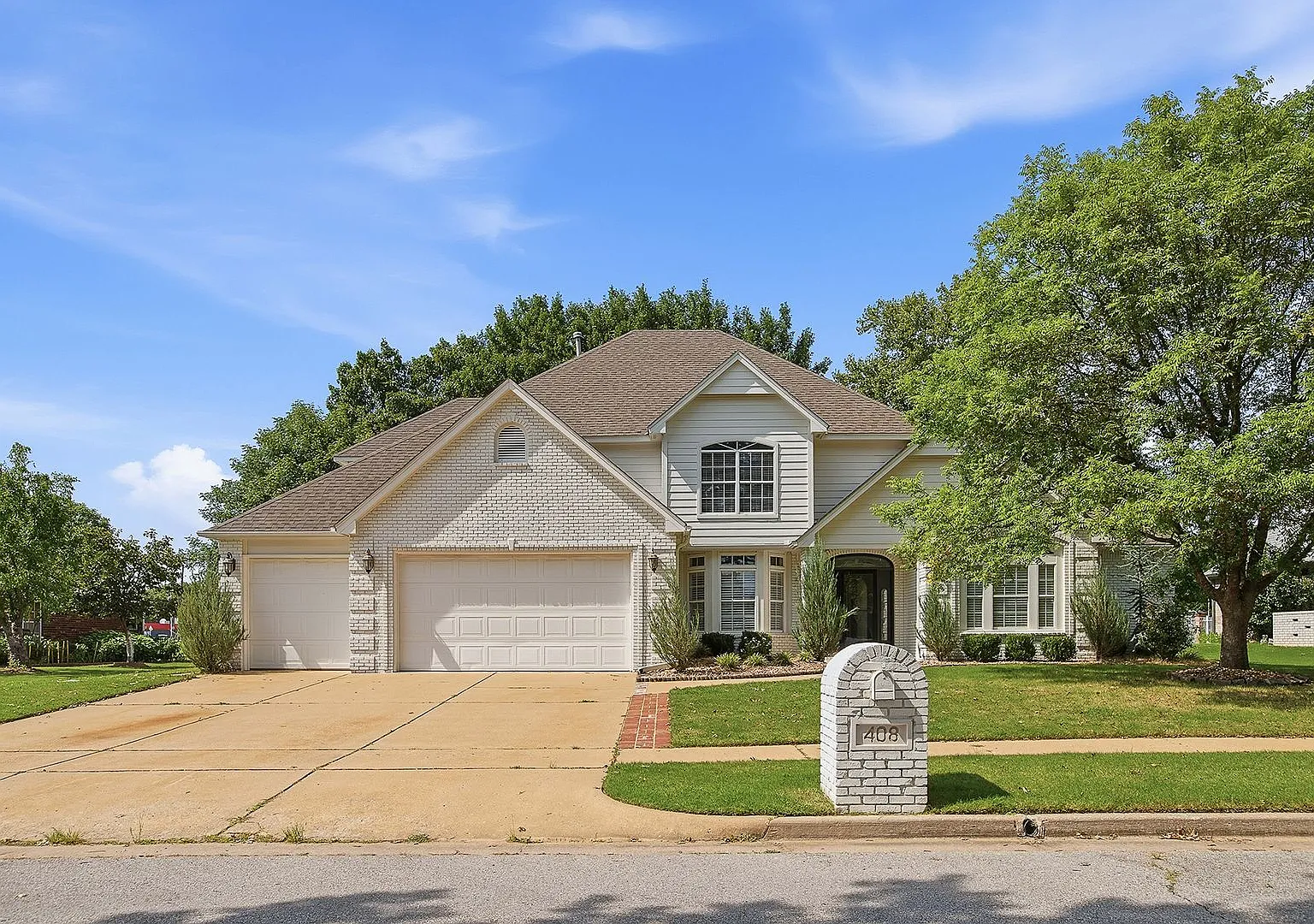 Spacious Home in Indian Springs with a Golf Course View! — Photo 1