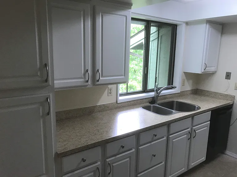 895 Foxglenn Ave — Photo 3