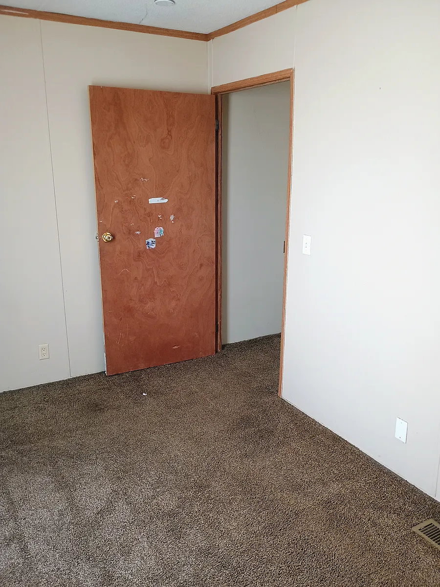 Master bedroom - 9651 E Waterloo Rd