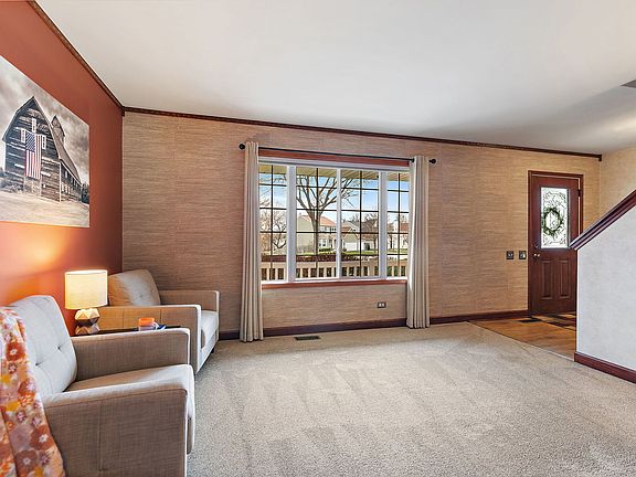 4th image of 200 Lake Dr S