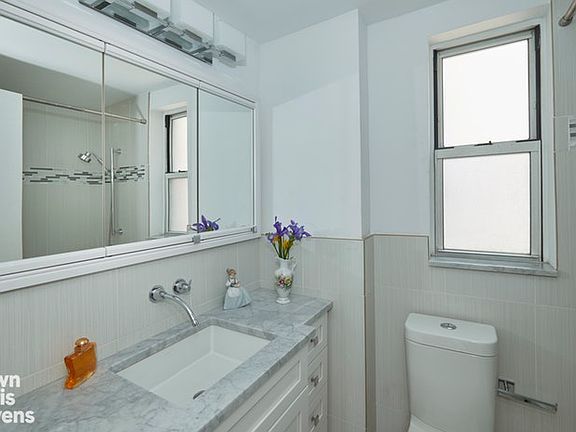 5th image of 333 E 43rd St APT 1008