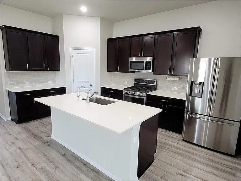 300 Bright Star Ln — Photo 2