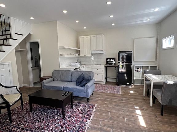 2nd image of 120 Crescent Rd #C