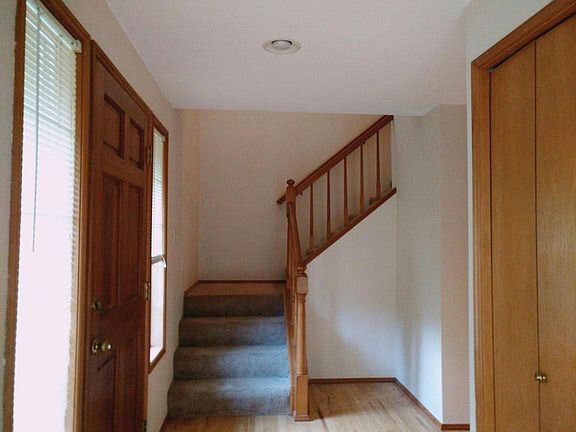 2nd image of 23432 NE 28th Pl