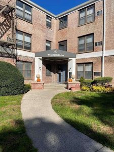 2 West Mill Drive #1 B, Great Neck, NY, 11021