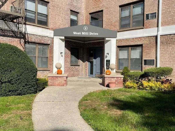 2 West Mill Drive #1 B, Great Neck, NY 11021