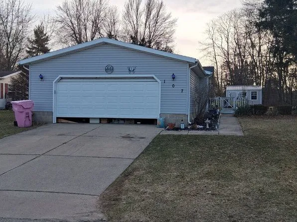 107 Cooks Lndg, Michigan Center, MI 49254